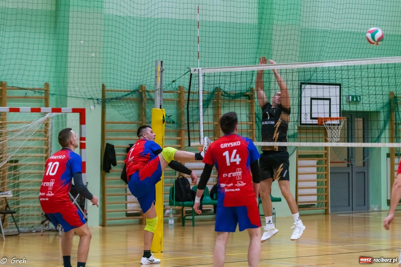 Zdjęcie w galerii na portalu naszraciborz.pl: RLPS. Pewne zwycięstwa Entera i Lunatyków [FOTO] wiadomości z regionu