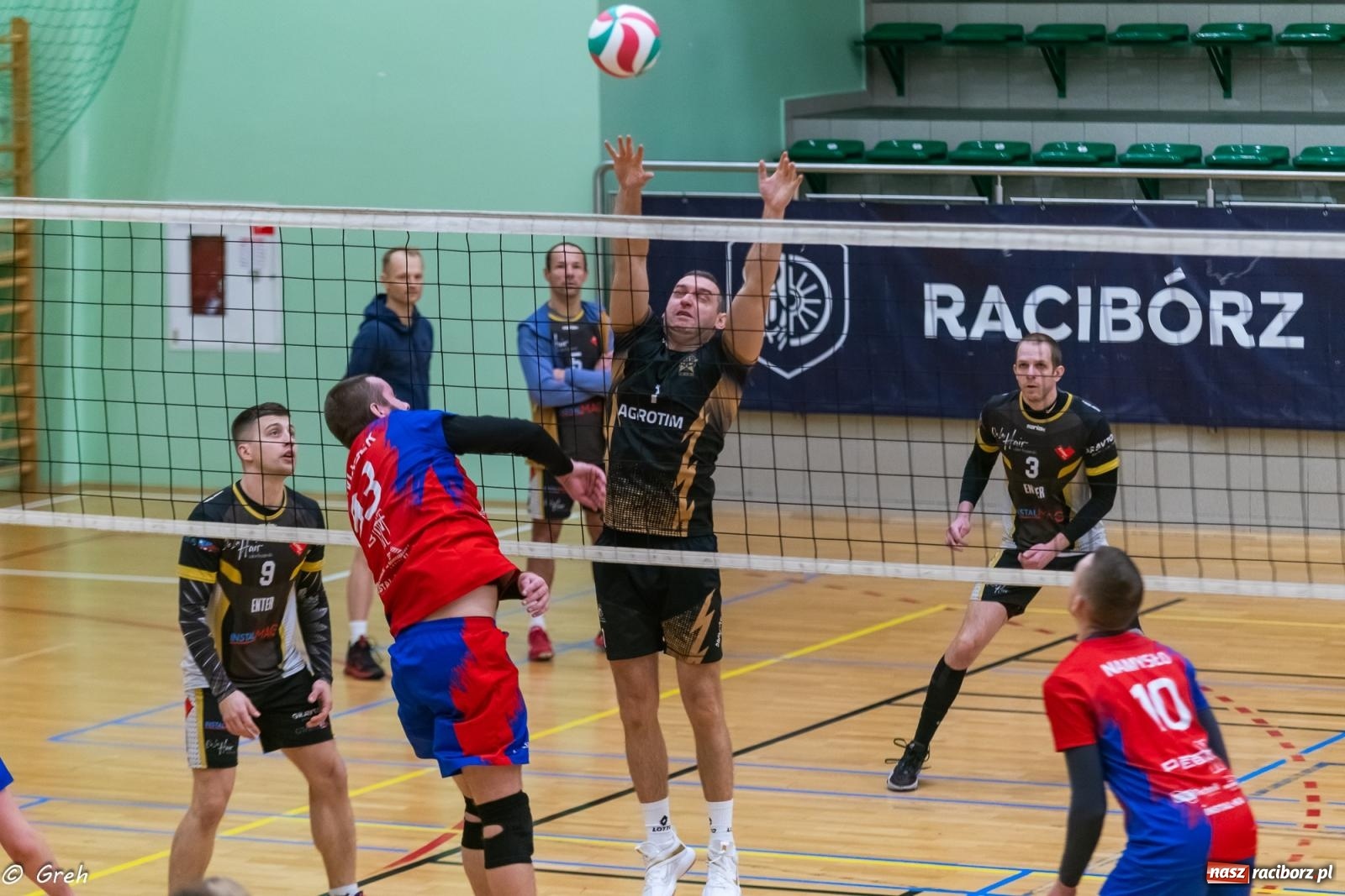 Zdjęcie w galerii na portalu naszraciborz.pl: RLPS. Pewne zwycięstwa Entera i Lunatyków [FOTO] wiadomości z regionu