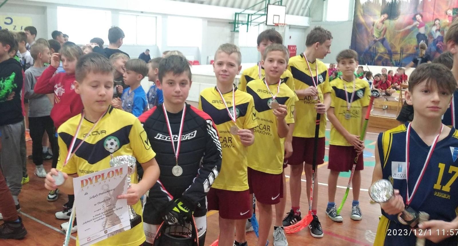 Zdjęcie w galerii na portalu naszraciborz.pl: Finał Wojewódzki Igrzysk Dzieci w Unihokeju chłopców. Srebro dla Tworkowa wiadomości z regionu