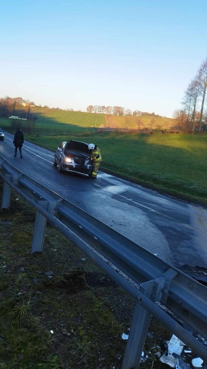 Zdjęcie w galerii na portalu naszraciborz.pl: Niebezpiecznie na drogach w powiecie. Dwa zdarzenia w godzinę wiadomości z regionu