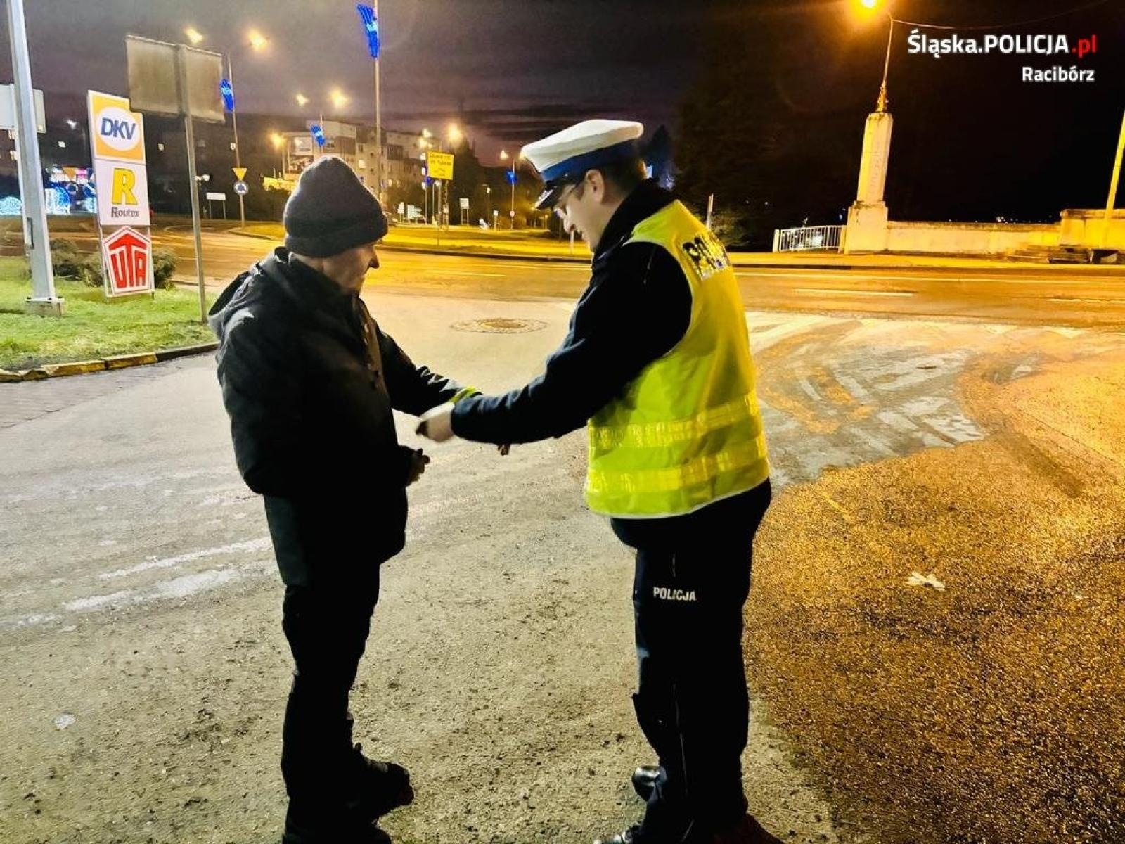 Zdjęcie w galerii na portalu naszraciborz.pl: Noś odblaski, bądź widoczny! wiadomości z regionu