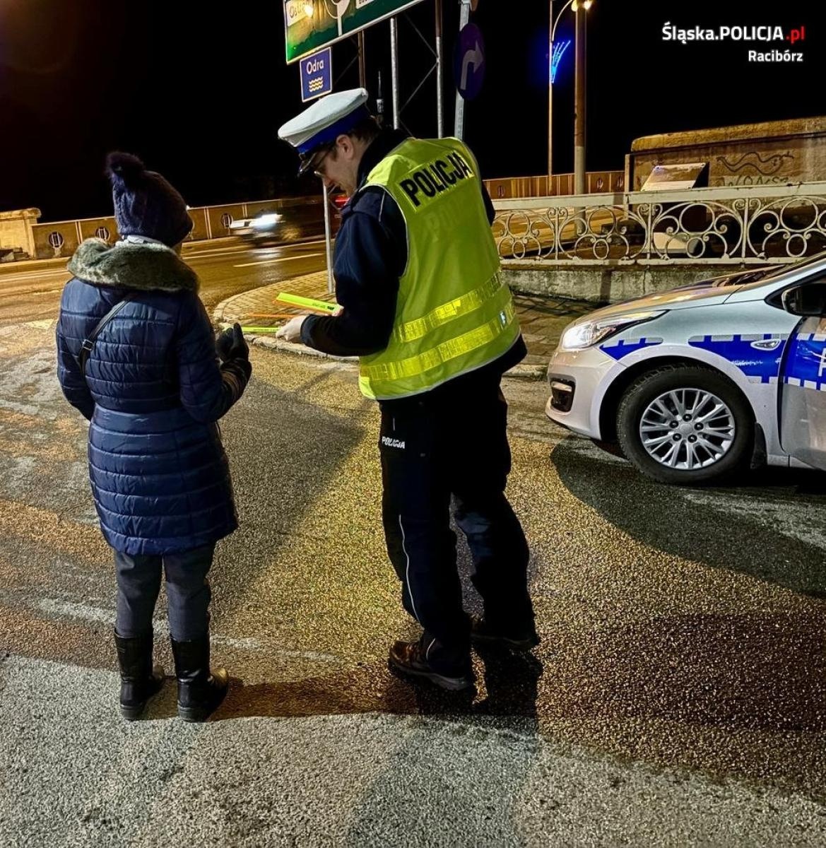Zdjęcie w galerii na portalu naszraciborz.pl: Noś odblaski, bądź widoczny! wiadomości z regionu