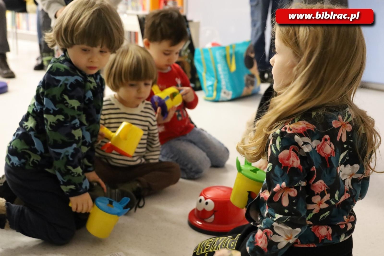 Zdjęcie w galerii na portalu naszraciborz.pl: Reksio z wizytą w Klubie Ojca w raciborskiej bibliotece wiadomości z regionu