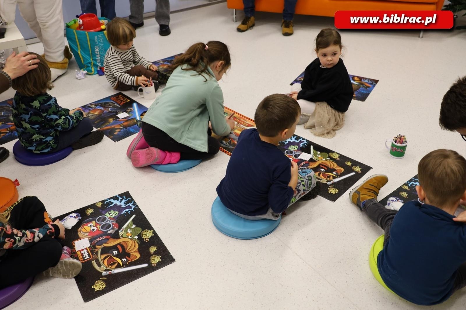 Zdjęcie w galerii na portalu naszraciborz.pl: Reksio z wizytą w Klubie Ojca w raciborskiej bibliotece wiadomości z regionu