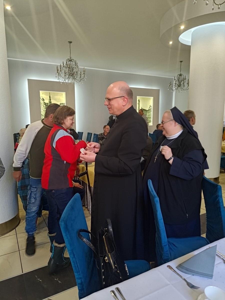 Zdjęcie w galerii na portalu naszraciborz.pl: Wigilia dla samotnych w Raciborskiej wiadomości z regionu