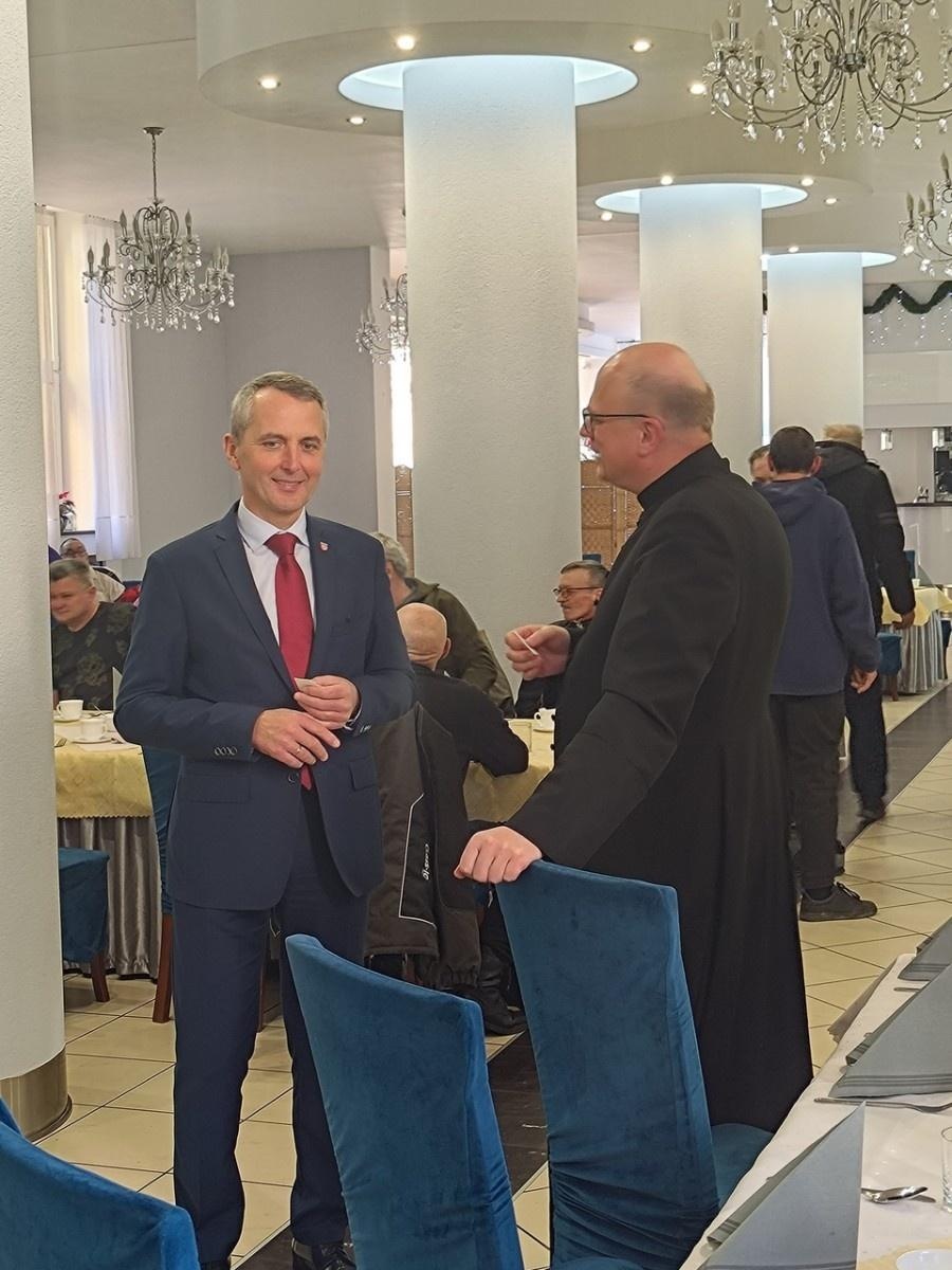 Zdjęcie w galerii na portalu naszraciborz.pl: Wigilia dla samotnych w Raciborskiej wiadomości z regionu