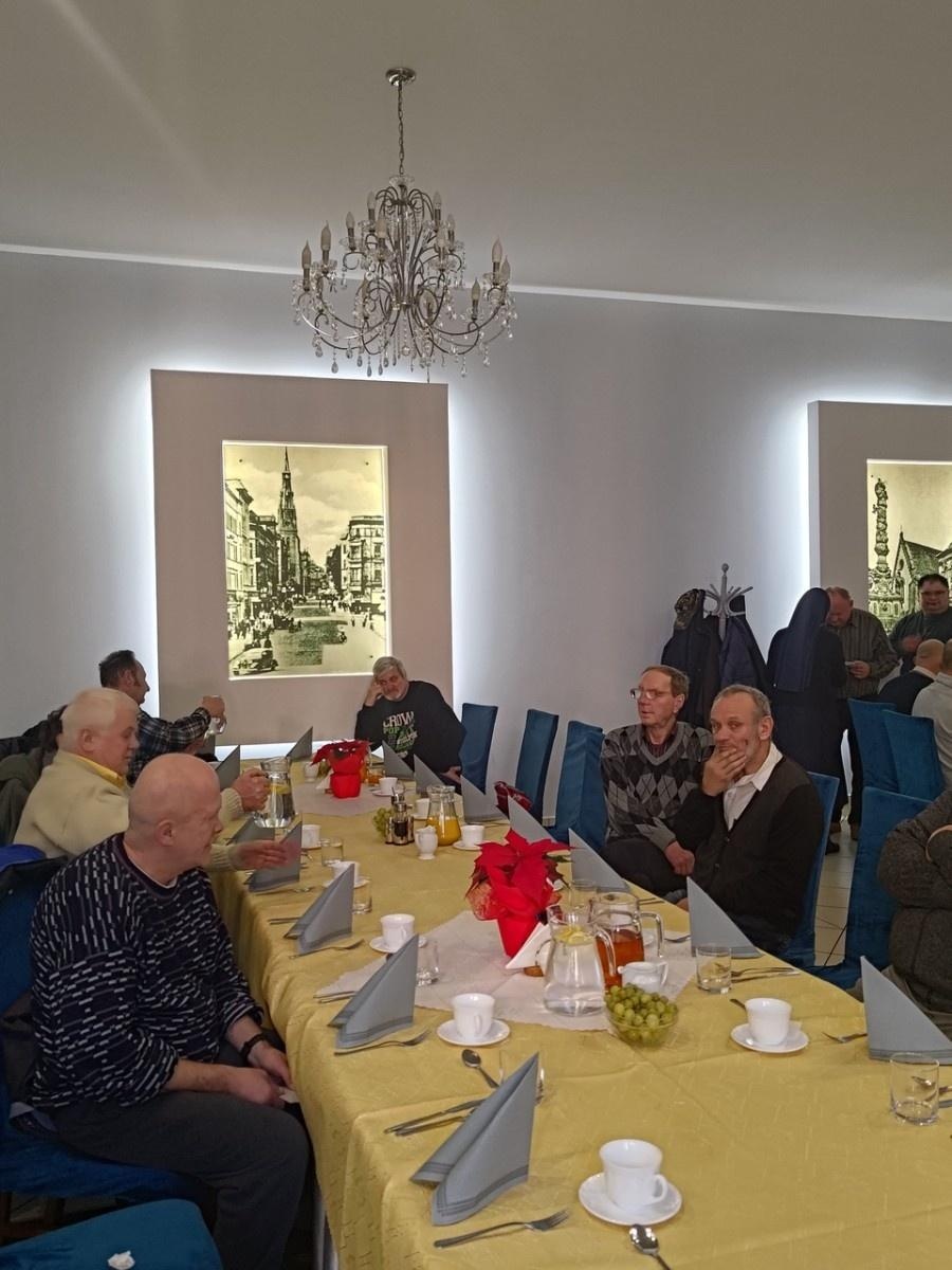 Zdjęcie w galerii na portalu naszraciborz.pl: Wigilia dla samotnych w Raciborskiej wiadomości z regionu