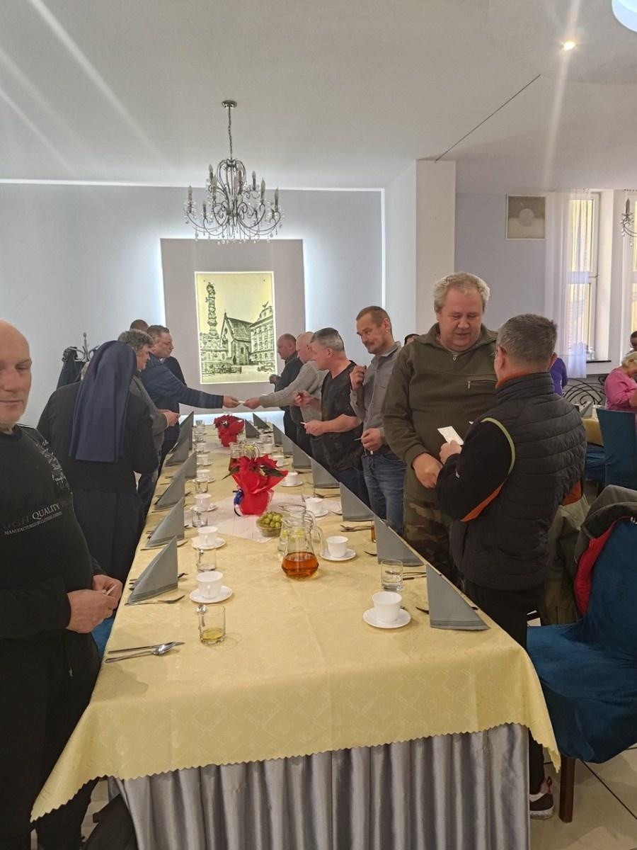 Zdjęcie w galerii na portalu naszraciborz.pl: Wigilia dla samotnych w Raciborskiej wiadomości z regionu