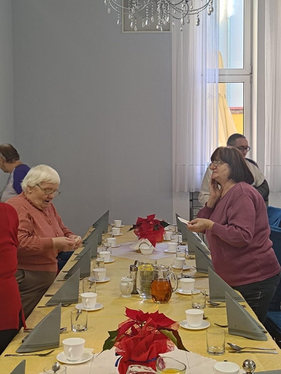 Zdjęcie w galerii na portalu naszraciborz.pl: Wigilia dla samotnych w Raciborskiej wiadomości z regionu