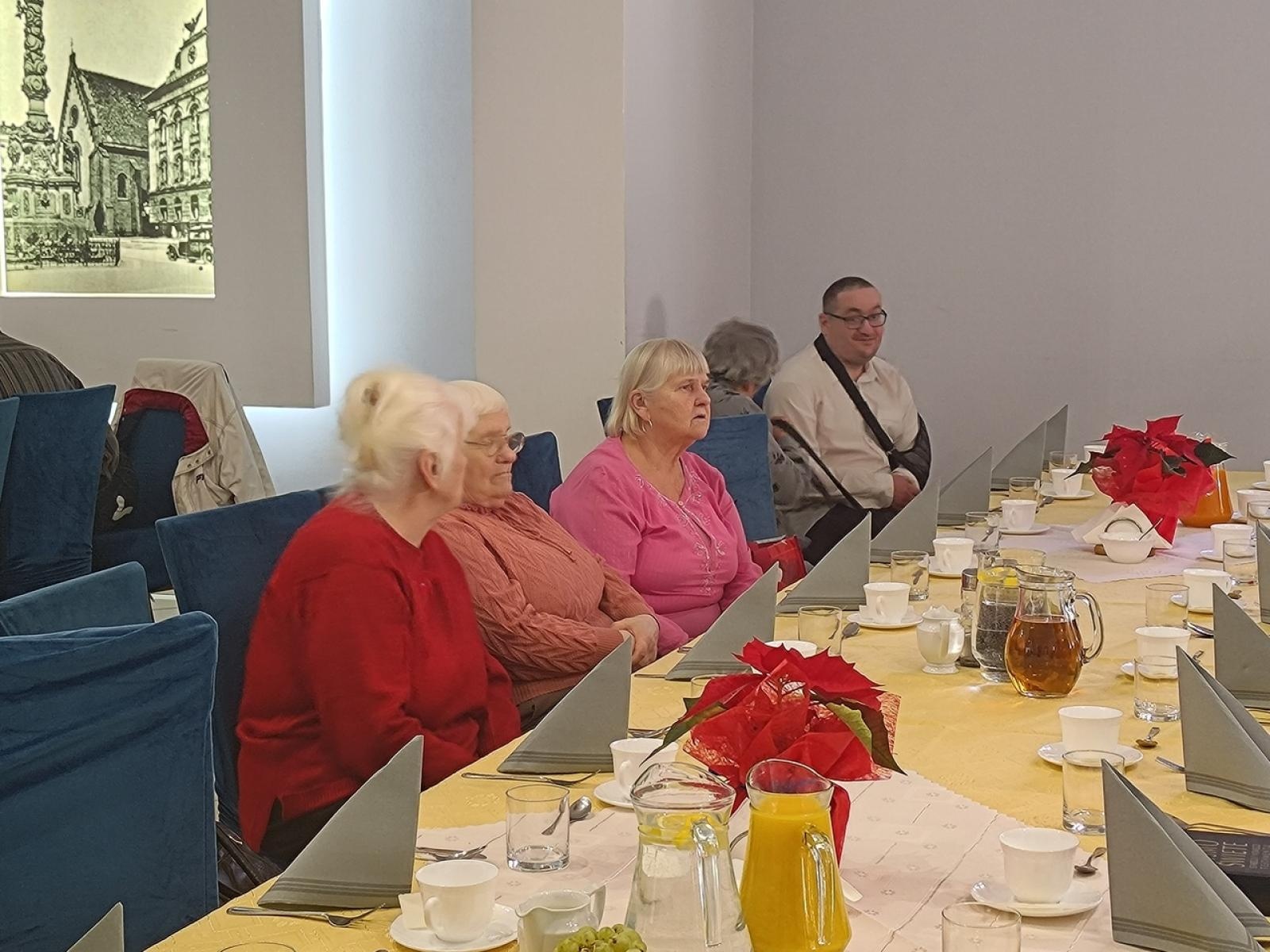 Zdjęcie w galerii na portalu naszraciborz.pl: Wigilia dla samotnych w Raciborskiej wiadomości z regionu