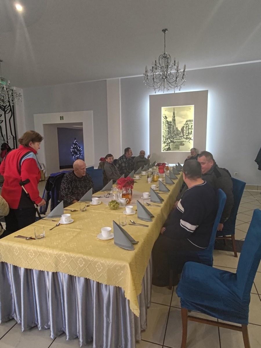 Zdjęcie w galerii na portalu naszraciborz.pl: Wigilia dla samotnych w Raciborskiej wiadomości z regionu