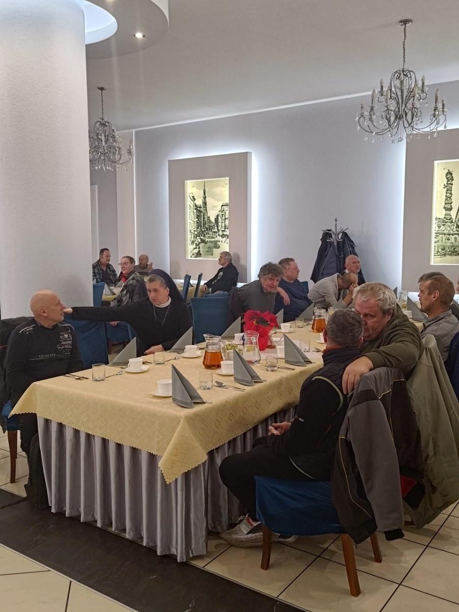 Zdjęcie w galerii na portalu naszraciborz.pl: Wigilia dla samotnych w Raciborskiej wiadomości z regionu