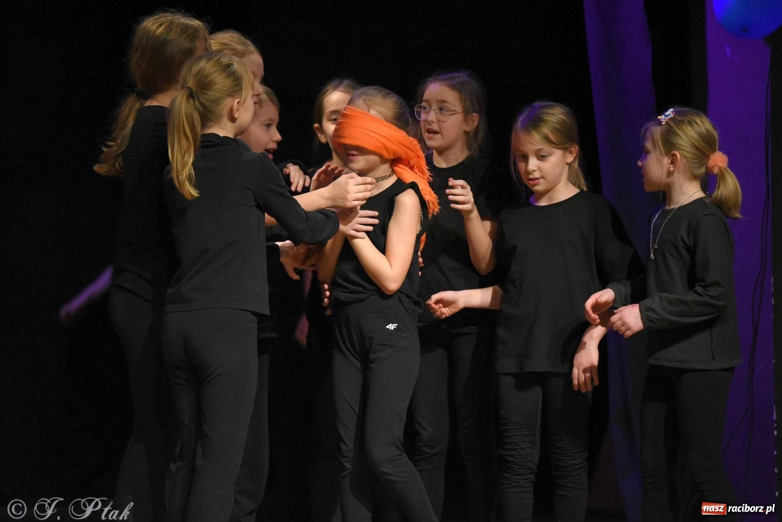 Zdjęcie w galerii na portalu naszraciborz.pl: A może by tak jasełka? Wieczór Świąteczny w MDK wiadomości z regionu