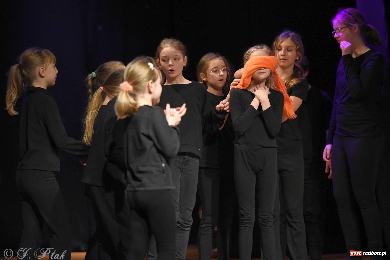 Zdjęcie w galerii na portalu naszraciborz.pl: A może by tak jasełka? Wieczór Świąteczny w MDK wiadomości z regionu