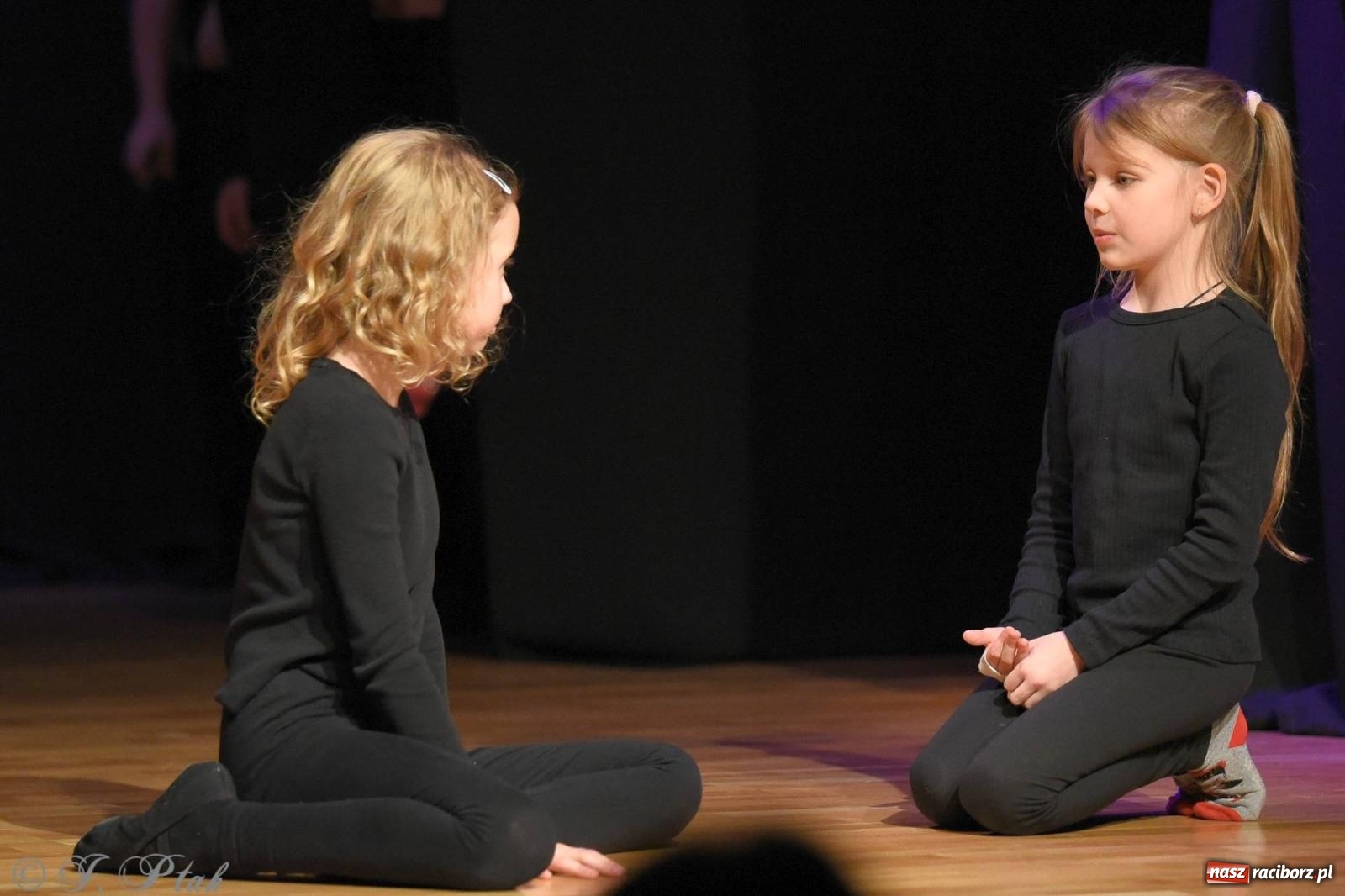 Zdjęcie w galerii na portalu naszraciborz.pl: A może by tak jasełka? Wieczór Świąteczny w MDK wiadomości z regionu