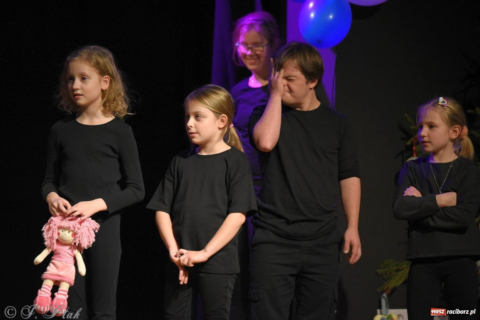 Zdjęcie w galerii na portalu naszraciborz.pl: A może by tak jasełka? Wieczór Świąteczny w MDK wiadomości z regionu