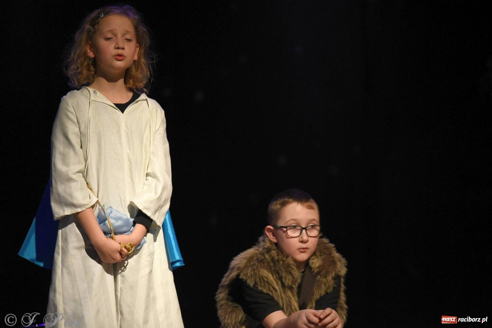 Zdjęcie w galerii na portalu naszraciborz.pl: A może by tak jasełka? Wieczór Świąteczny w MDK wiadomości z regionu