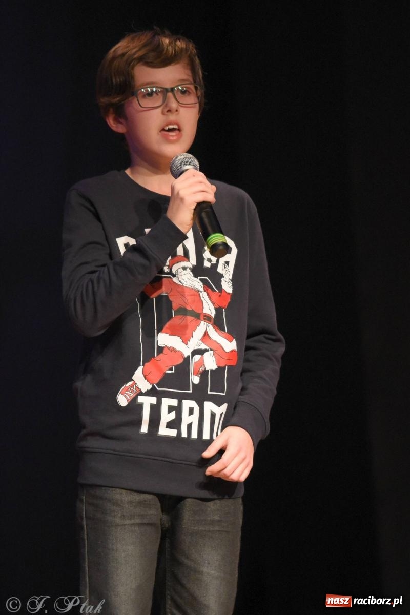 Zdjęcie w galerii na portalu naszraciborz.pl: A może by tak jasełka? Wieczór Świąteczny w MDK wiadomości z regionu