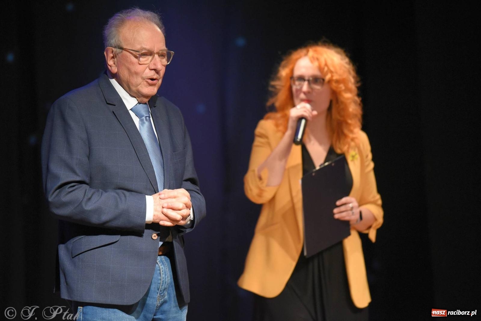 Zdjęcie w galerii na portalu naszraciborz.pl: A może by tak jasełka? Wieczór Świąteczny w MDK wiadomości z regionu