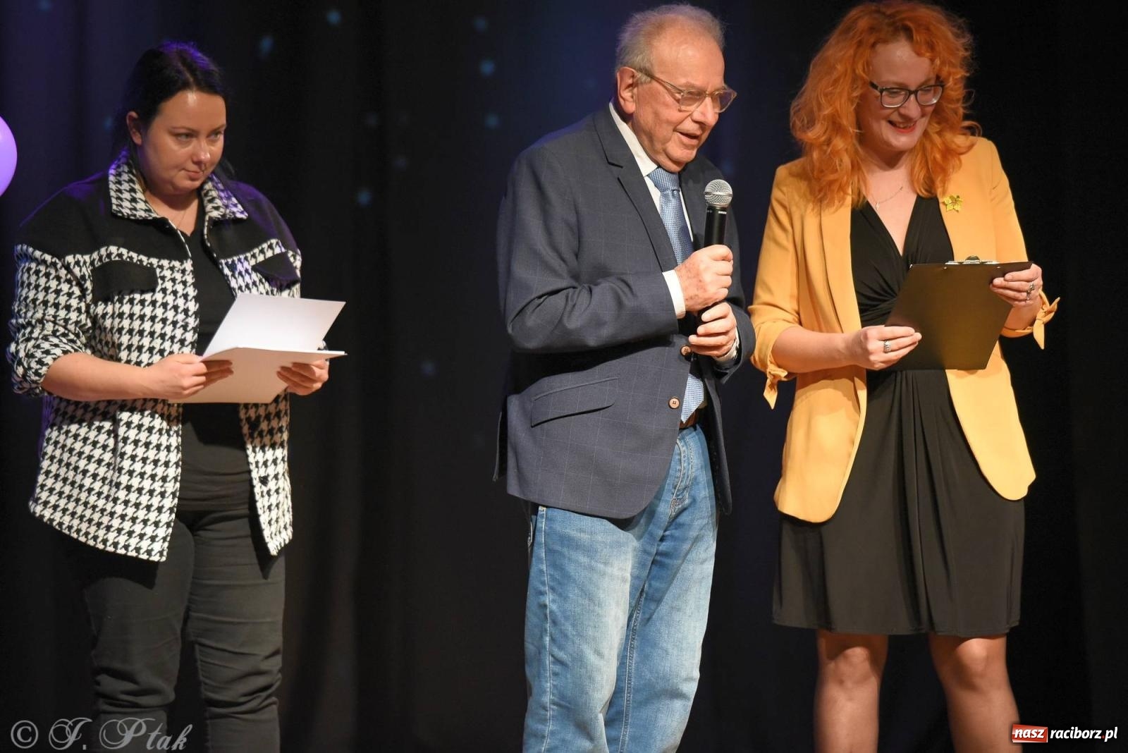 Zdjęcie w galerii na portalu naszraciborz.pl: A może by tak jasełka? Wieczór Świąteczny w MDK wiadomości z regionu