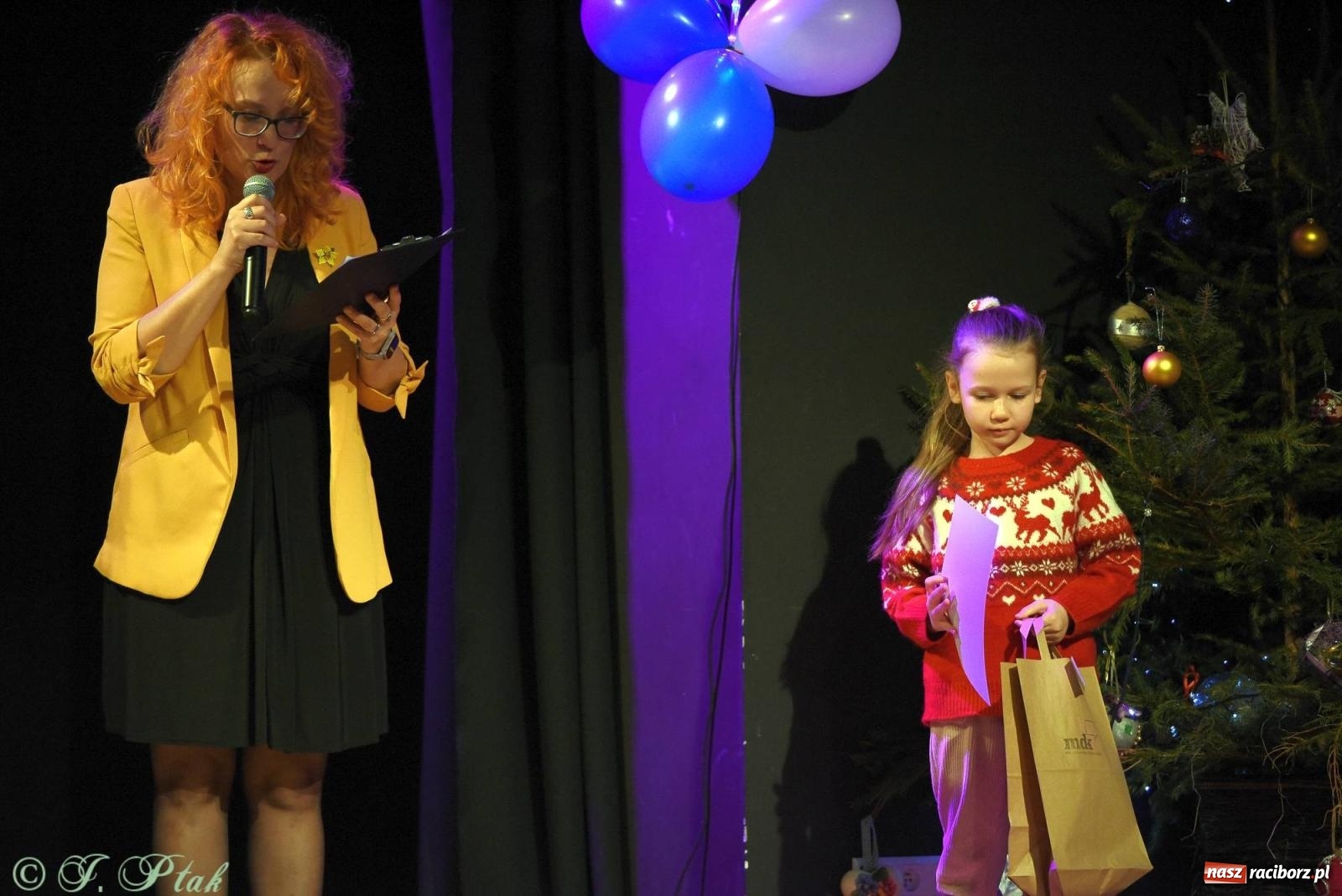 Zdjęcie w galerii na portalu naszraciborz.pl: A może by tak jasełka? Wieczór Świąteczny w MDK wiadomości z regionu