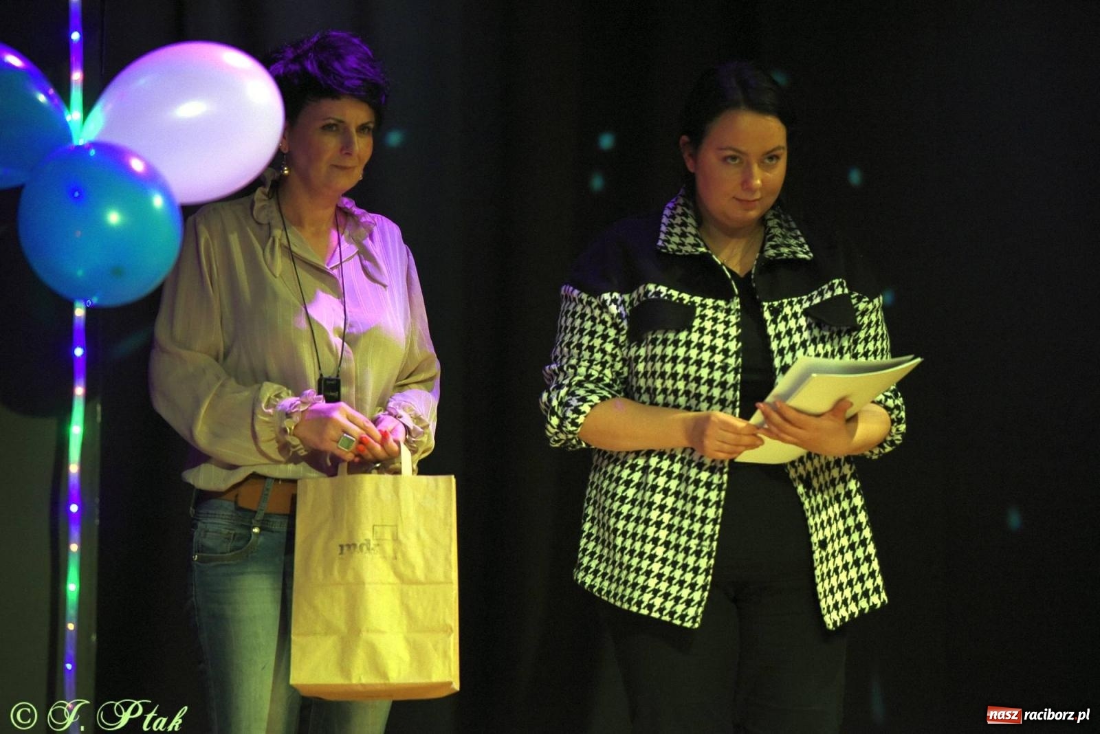 Zdjęcie w galerii na portalu naszraciborz.pl: A może by tak jasełka? Wieczór Świąteczny w MDK wiadomości z regionu