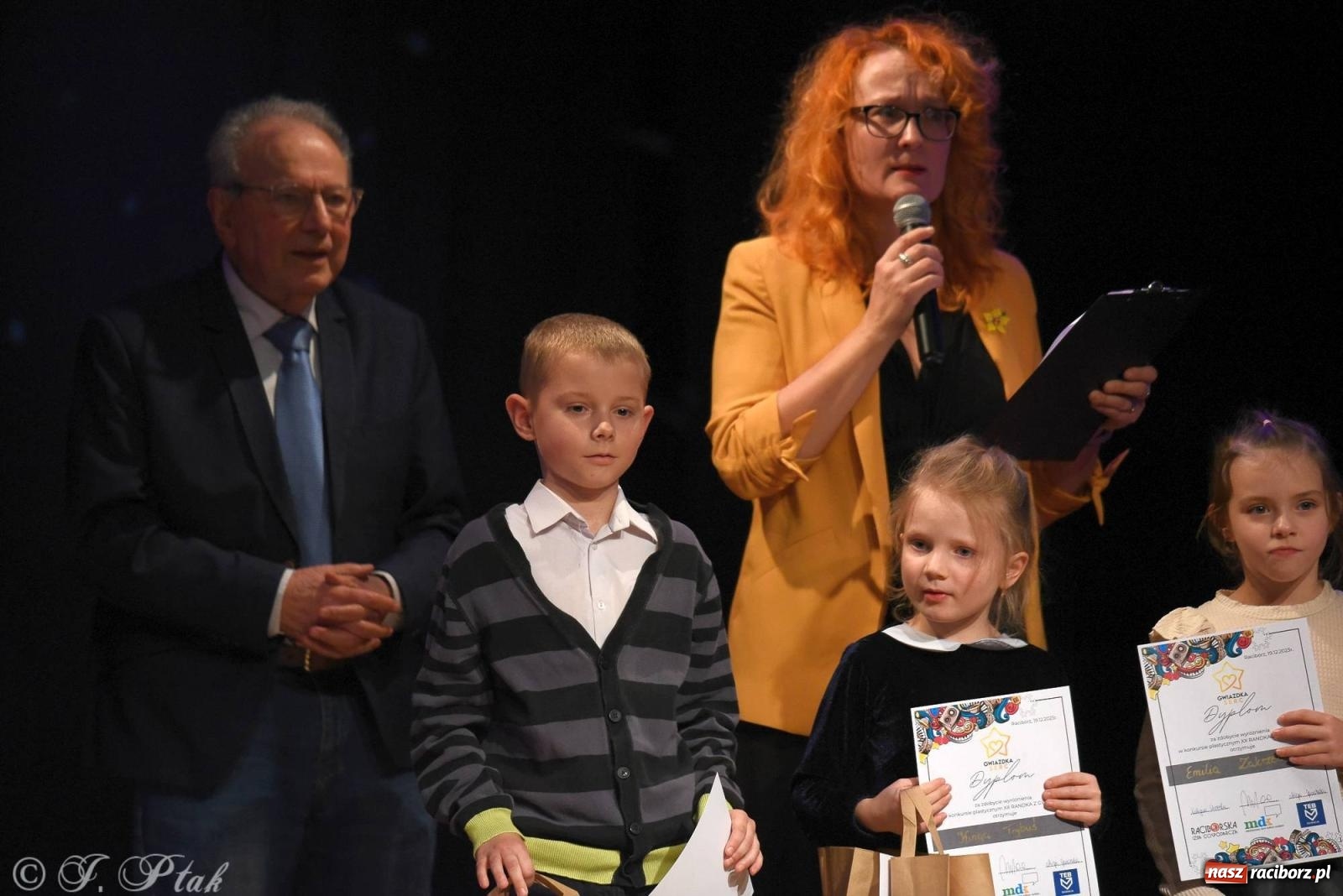 Zdjęcie w galerii na portalu naszraciborz.pl: A może by tak jasełka? Wieczór Świąteczny w MDK wiadomości z regionu