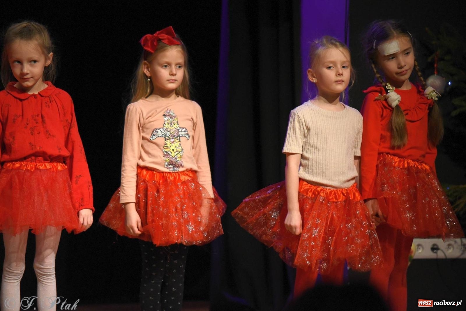 Zdjęcie w galerii na portalu naszraciborz.pl: A może by tak jasełka? Wieczór Świąteczny w MDK wiadomości z regionu