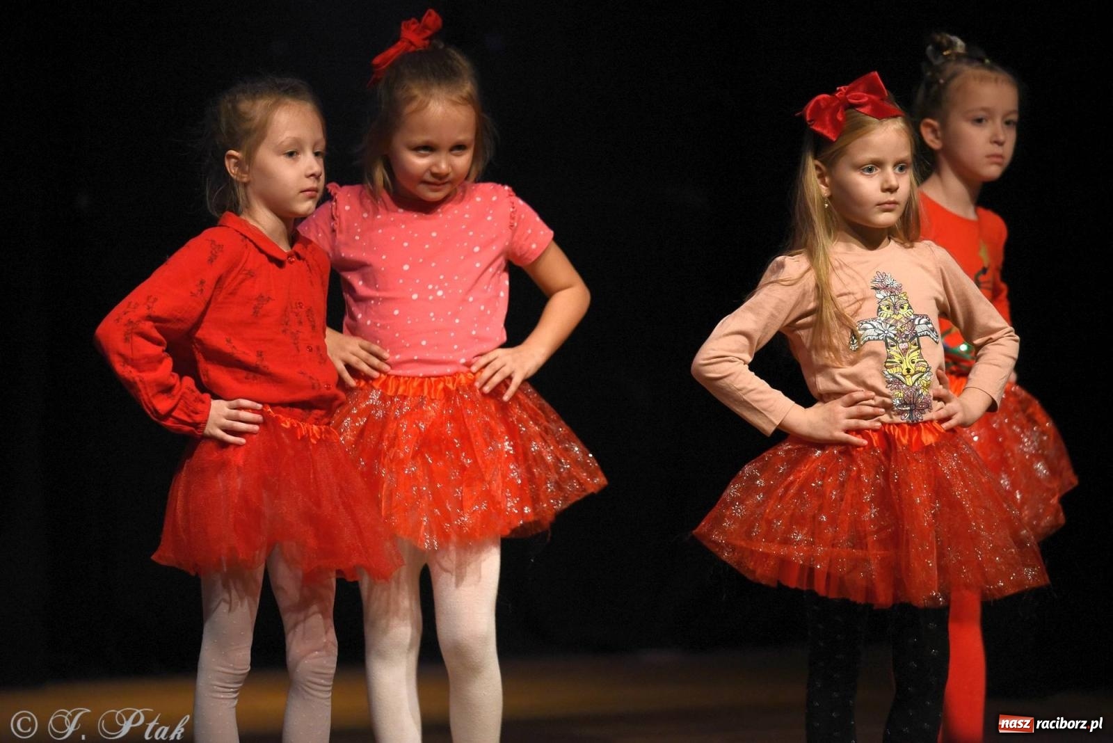 Zdjęcie w galerii na portalu naszraciborz.pl: A może by tak jasełka? Wieczór Świąteczny w MDK wiadomości z regionu