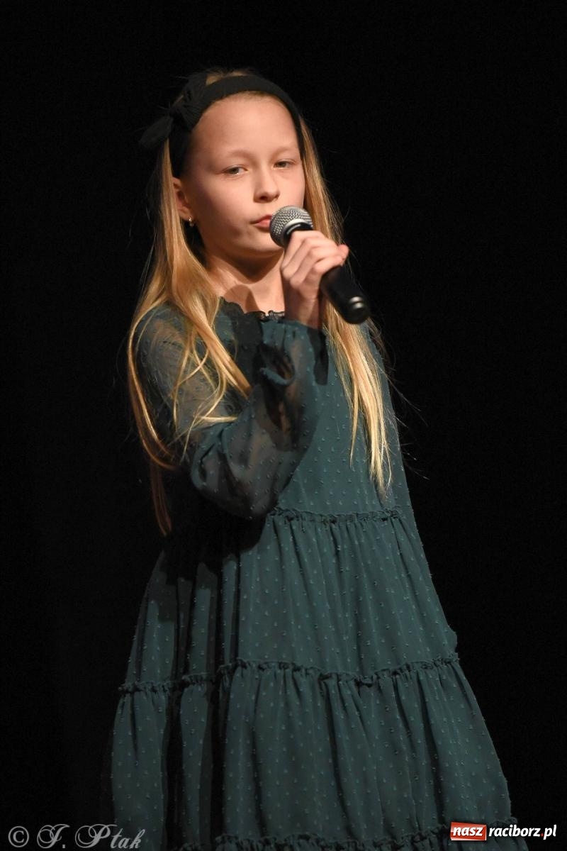 Zdjęcie w galerii na portalu naszraciborz.pl: A może by tak jasełka? Wieczór Świąteczny w MDK wiadomości z regionu