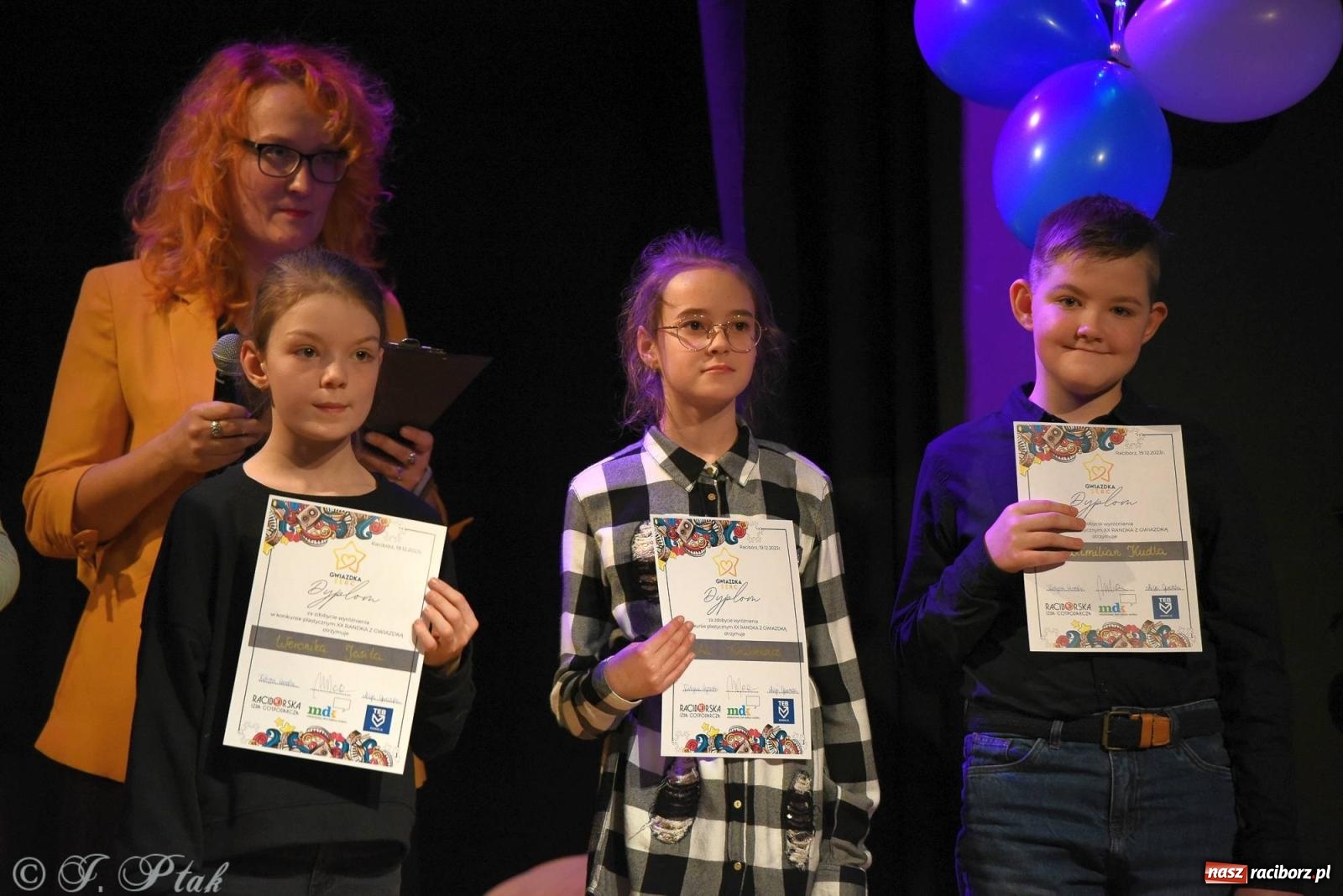 Zdjęcie w galerii na portalu naszraciborz.pl: A może by tak jasełka? Wieczór Świąteczny w MDK wiadomości z regionu