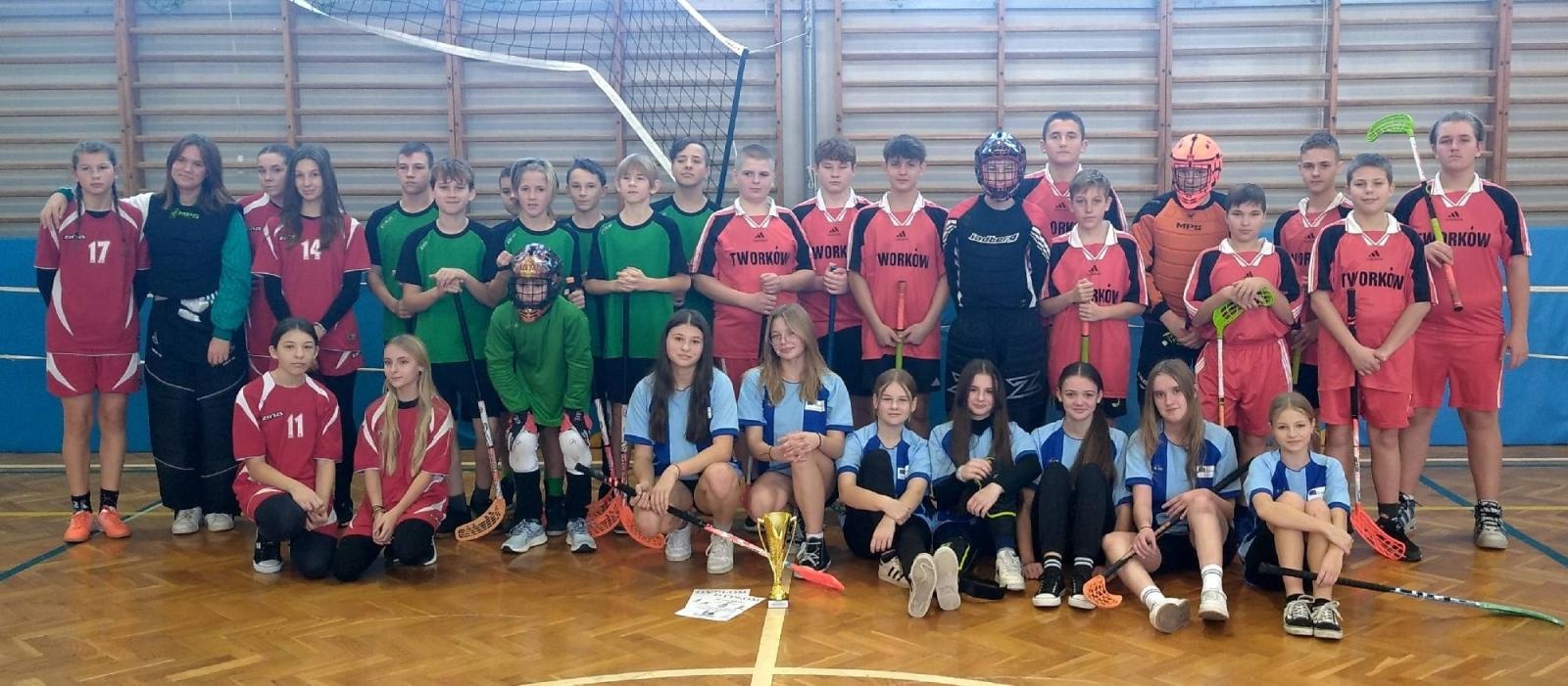 Zdjęcie w galerii na portalu naszraciborz.pl: Finał rejonowy Igrzysk Młodzieży Szkolnej w Unihokeju wiadomości z regionu