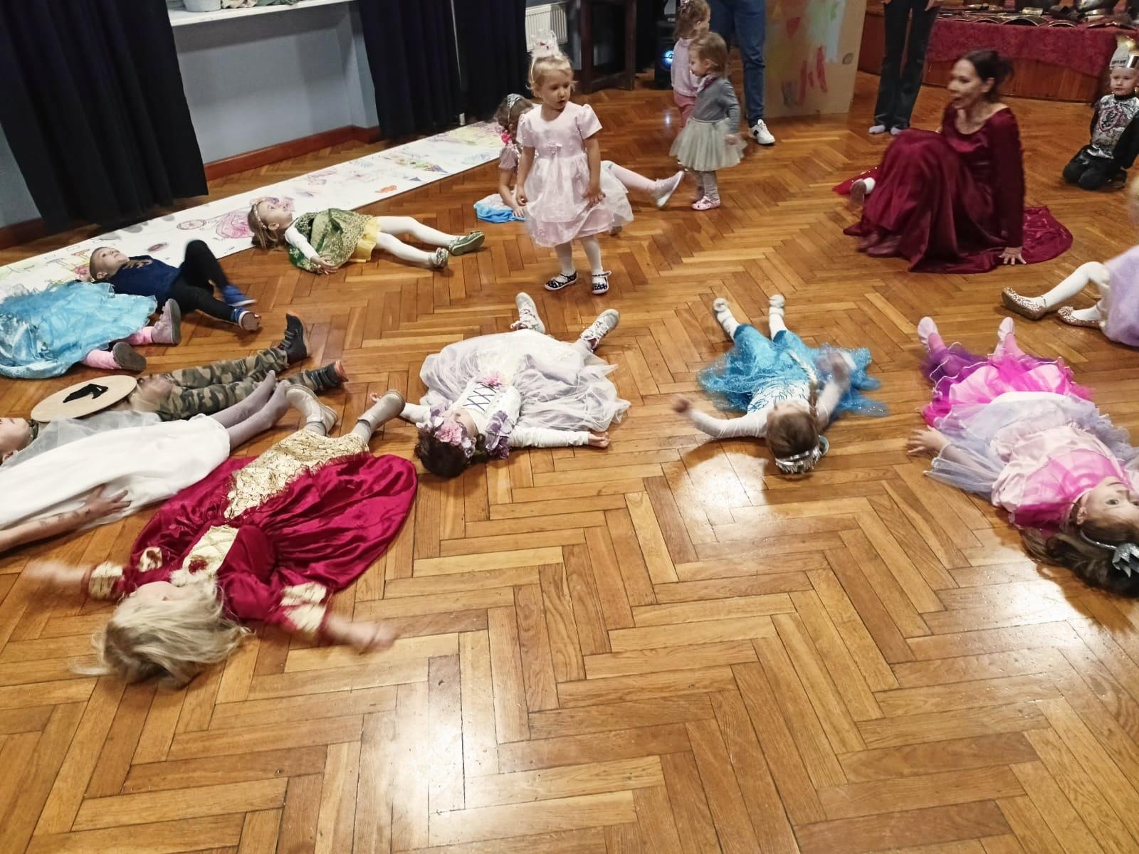 Zdjęcie w galerii na portalu naszraciborz.pl: Mali Odkrywcy w czasach rycerzy i księżniczek wiadomości z regionu