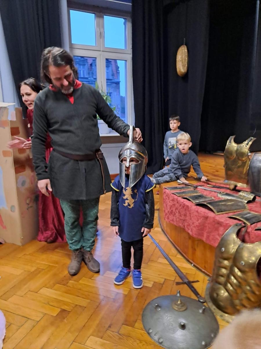 Zdjęcie w galerii na portalu naszraciborz.pl: Mali Odkrywcy w czasach rycerzy i księżniczek wiadomości z regionu