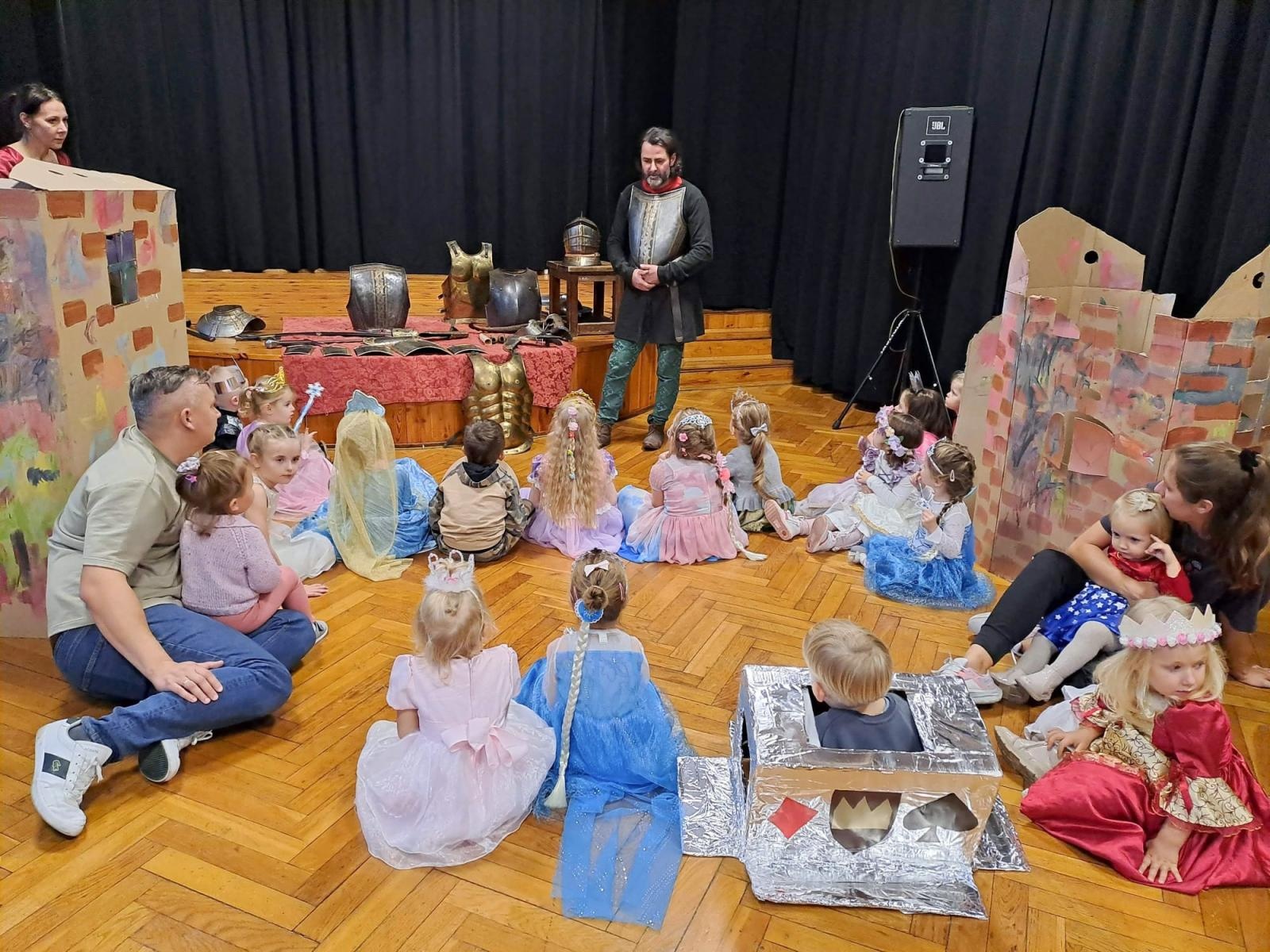 Zdjęcie w galerii na portalu naszraciborz.pl: Mali Odkrywcy w czasach rycerzy i księżniczek wiadomości z regionu