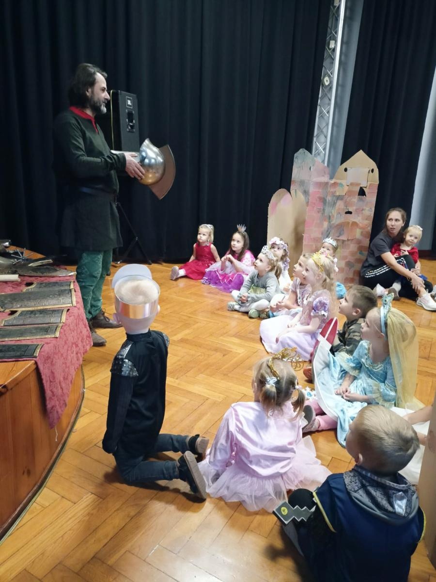 Zdjęcie w galerii na portalu naszraciborz.pl: Mali Odkrywcy w czasach rycerzy i księżniczek wiadomości z regionu