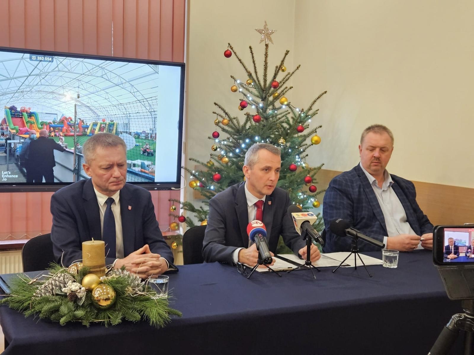 Zdjęcie w galerii na portalu naszraciborz.pl: Apel prezydenta do radnych w sprawie lodowiska wiadomości z regionu