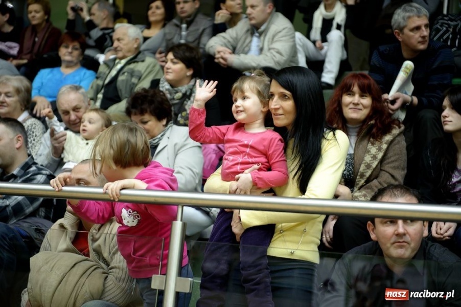 Zdjęcie w galerii na portalu naszraciborz.pl: Taneczne show Lilla House wiadomości z regionu