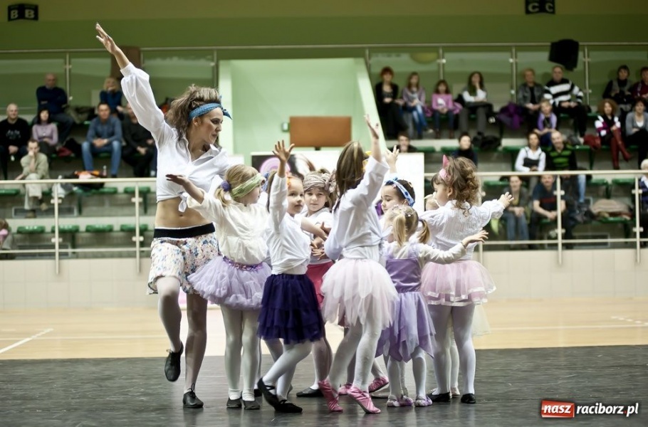 Zdjęcie w galerii na portalu naszraciborz.pl: Taneczne show Lilla House wiadomości z regionu