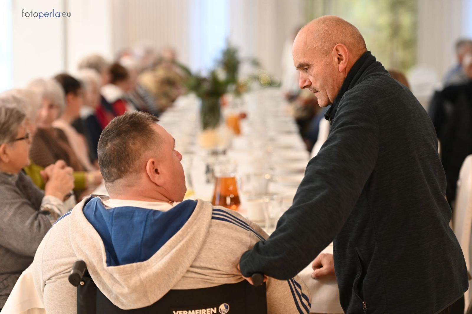 Zdjęcie w galerii na portalu naszraciborz.pl: Wzruszające świąteczne spotkanie w krzanowickiej Perle wiadomości z regionu