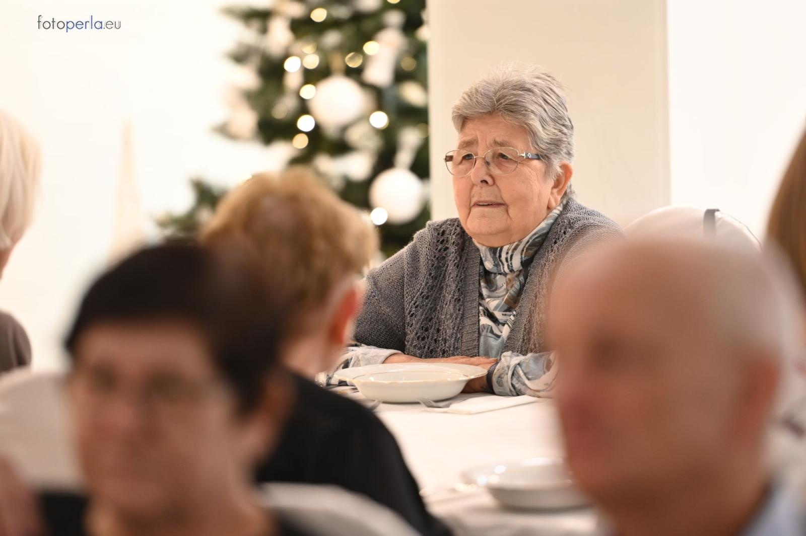 Zdjęcie w galerii na portalu naszraciborz.pl: Wzruszające świąteczne spotkanie w krzanowickiej Perle wiadomości z regionu
