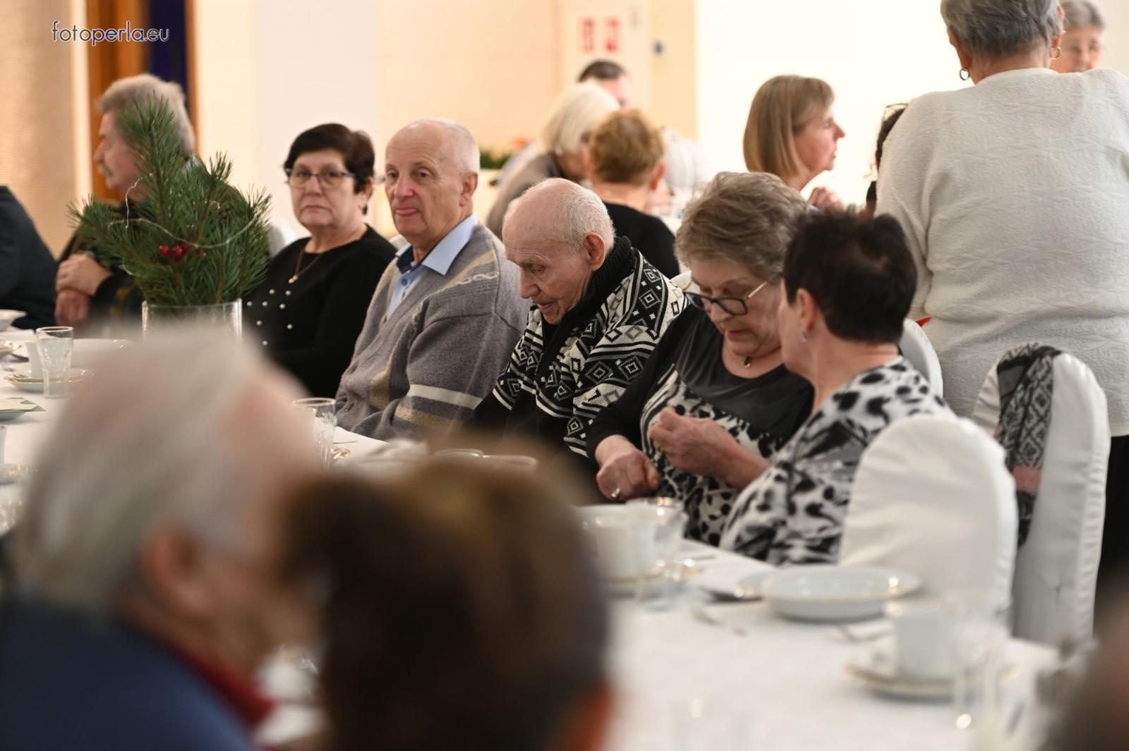 Zdjęcie w galerii na portalu naszraciborz.pl: Wzruszające świąteczne spotkanie w krzanowickiej Perle wiadomości z regionu
