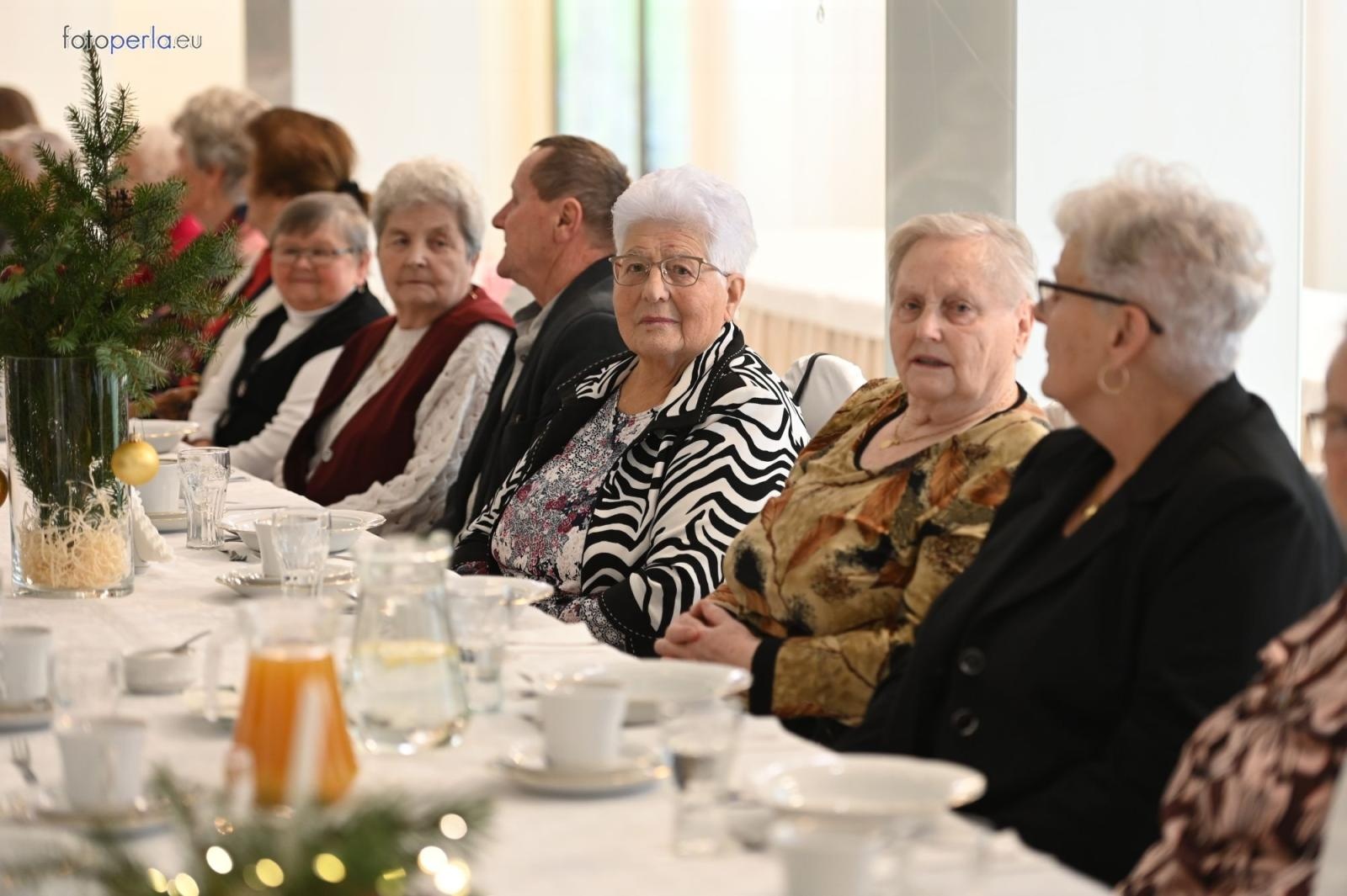 Zdjęcie w galerii na portalu naszraciborz.pl: Wzruszające świąteczne spotkanie w krzanowickiej Perle wiadomości z regionu
