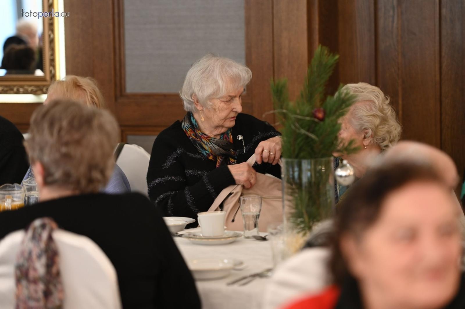 Zdjęcie w galerii na portalu naszraciborz.pl: Wzruszające świąteczne spotkanie w krzanowickiej Perle wiadomości z regionu