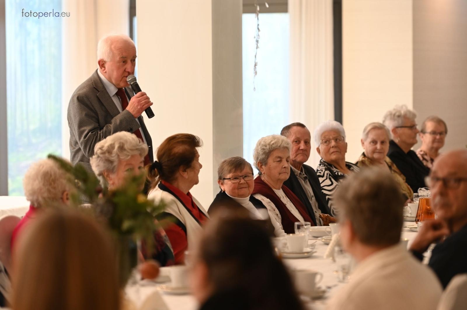 Zdjęcie w galerii na portalu naszraciborz.pl: Wzruszające świąteczne spotkanie w krzanowickiej Perle wiadomości z regionu