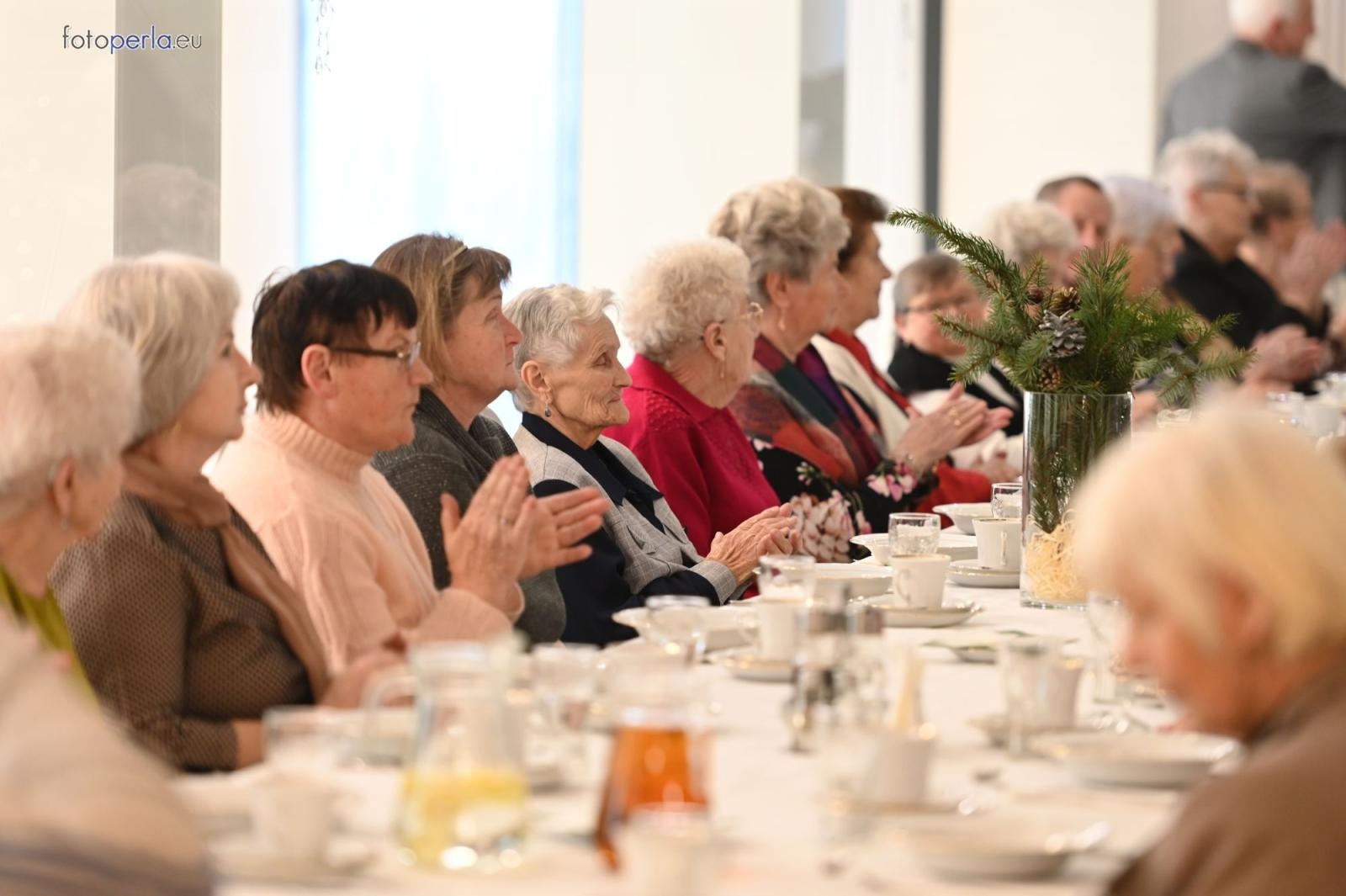 Zdjęcie w galerii na portalu naszraciborz.pl: Wzruszające świąteczne spotkanie w krzanowickiej Perle wiadomości z regionu