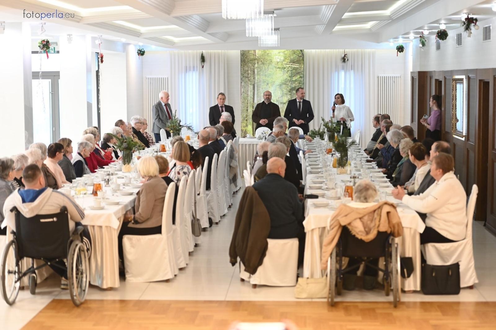 Zdjęcie w galerii na portalu naszraciborz.pl: Wzruszające świąteczne spotkanie w krzanowickiej Perle wiadomości z regionu