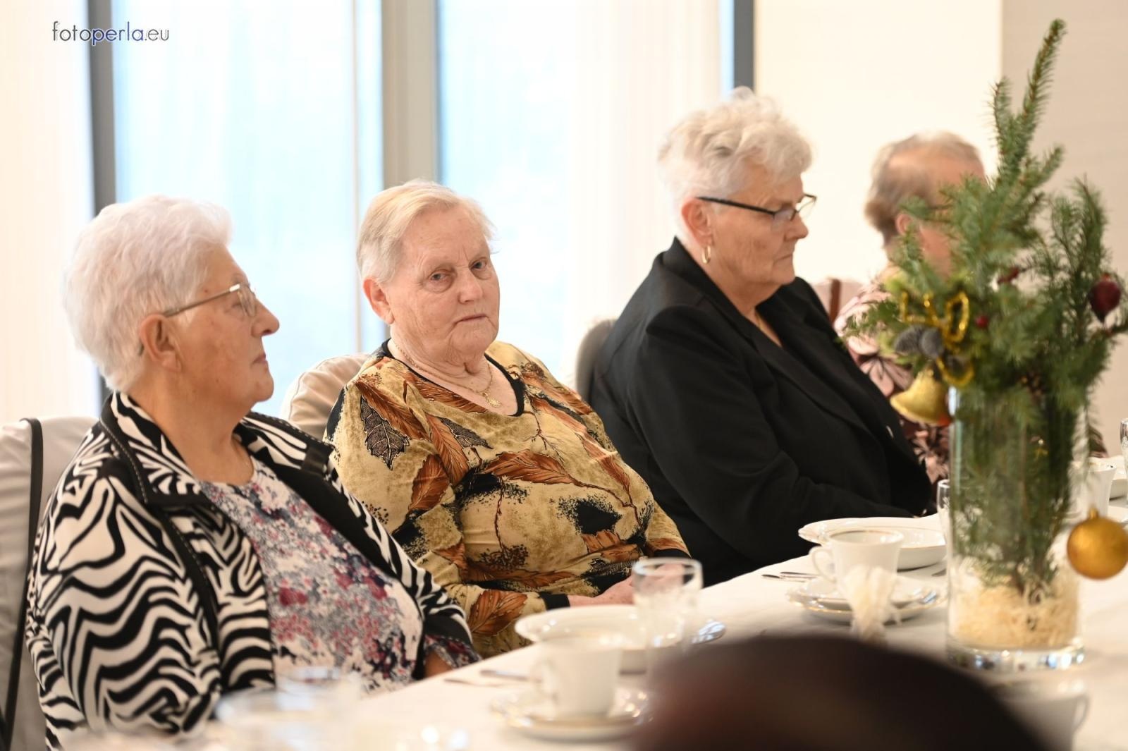 Zdjęcie w galerii na portalu naszraciborz.pl: Wzruszające świąteczne spotkanie w krzanowickiej Perle wiadomości z regionu