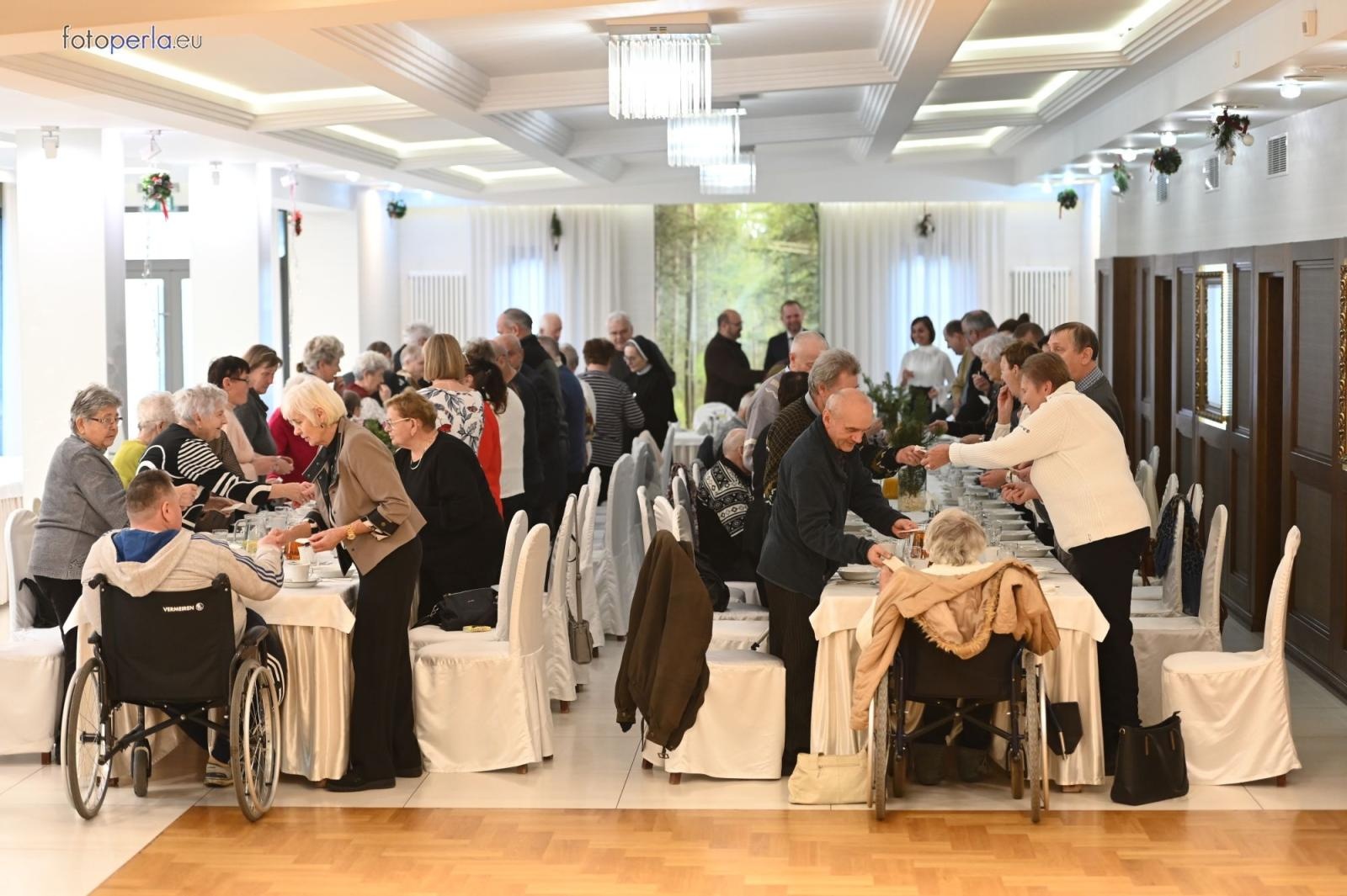 Zdjęcie w galerii na portalu naszraciborz.pl: Wzruszające świąteczne spotkanie w krzanowickiej Perle wiadomości z regionu