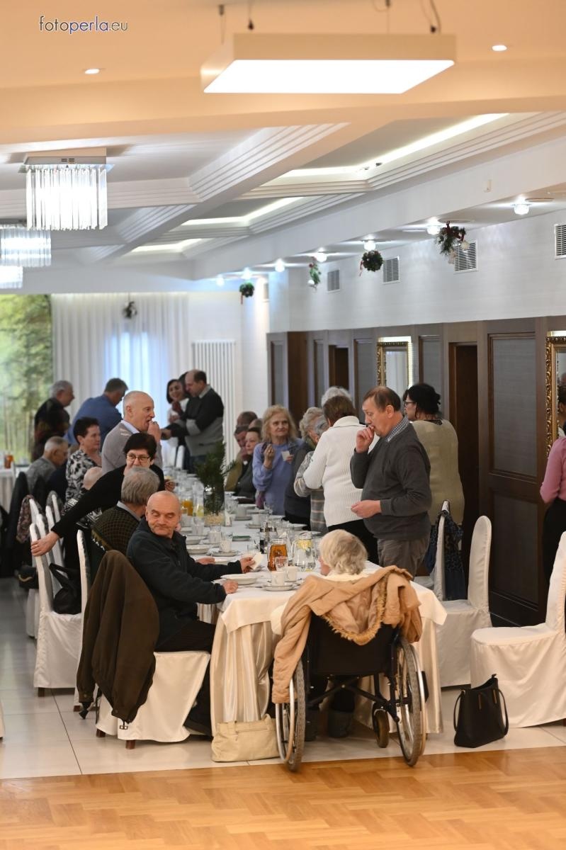 Zdjęcie w galerii na portalu naszraciborz.pl: Wzruszające świąteczne spotkanie w krzanowickiej Perle wiadomości z regionu